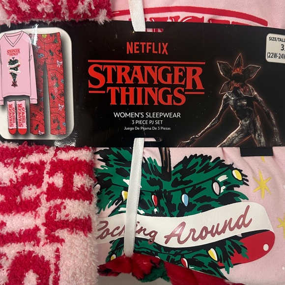 Netflix Stranger Things Pink Women's Sleepwear Set - Picture 2 of 3